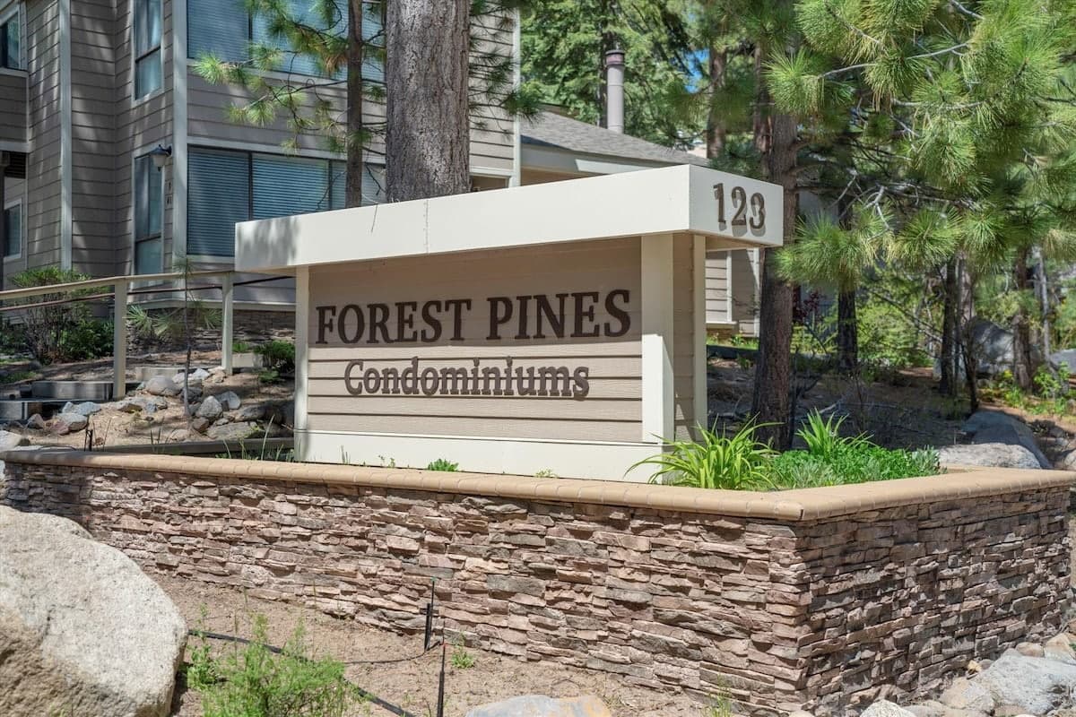 Condo in Incline Village · ★4.61 · 4 bedrooms · 7 beds · 2 private baths - Photo 2