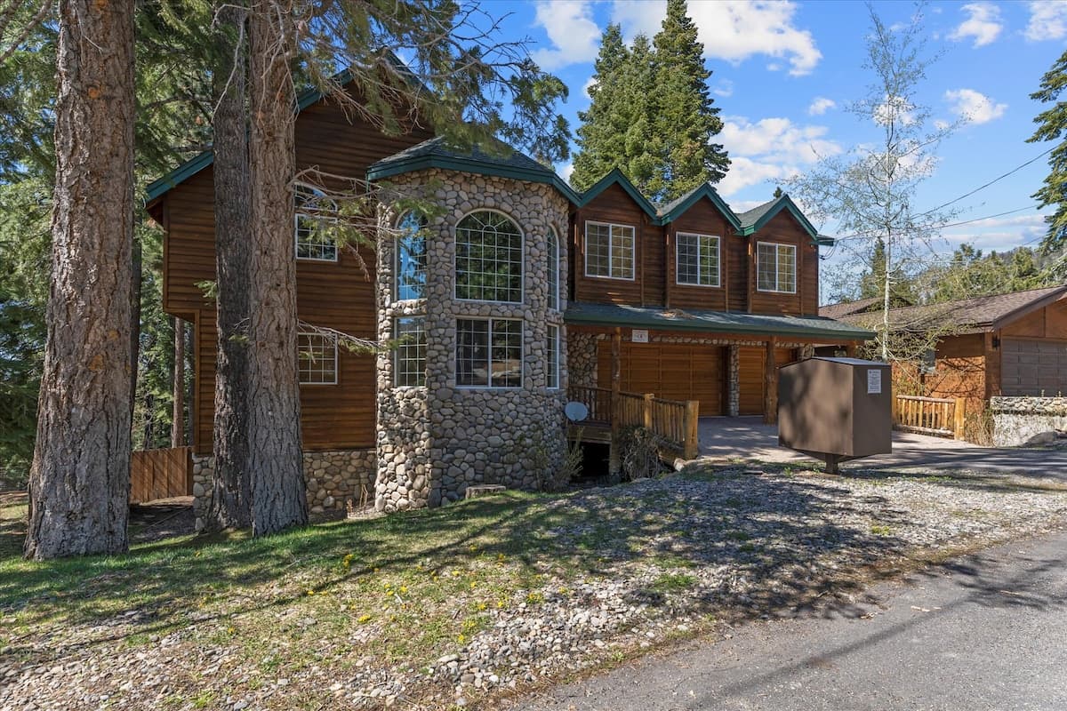 Spacious 6BR Lake Tahoe Retreat with Game Room - Photo 1