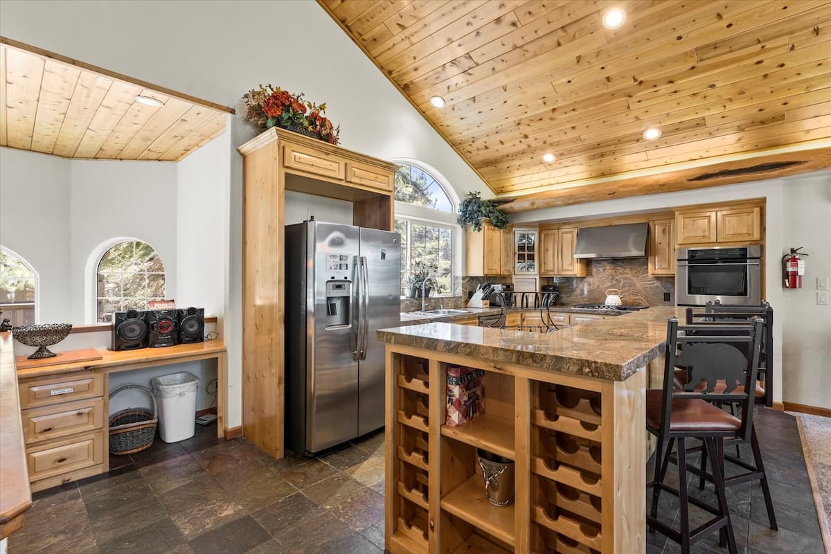 Spacious 6BR Lake Tahoe Retreat with Game Room - Photo 4