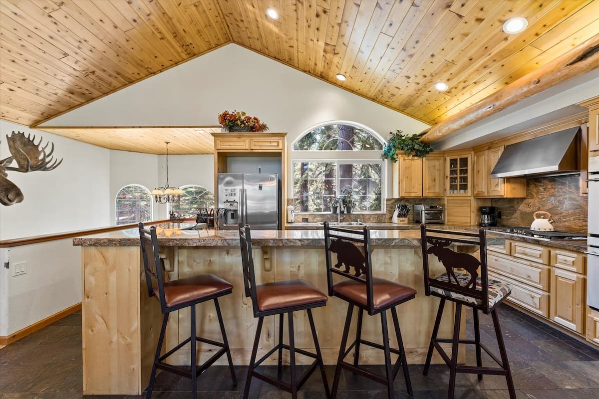 Spacious 6BR Lake Tahoe Retreat with Game Room - Photo 3