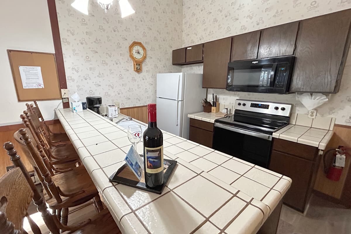 Condo in Incline Village · ★4.38 · 3 bedrooms · 4 beds · 2.5 private baths - Photo 1