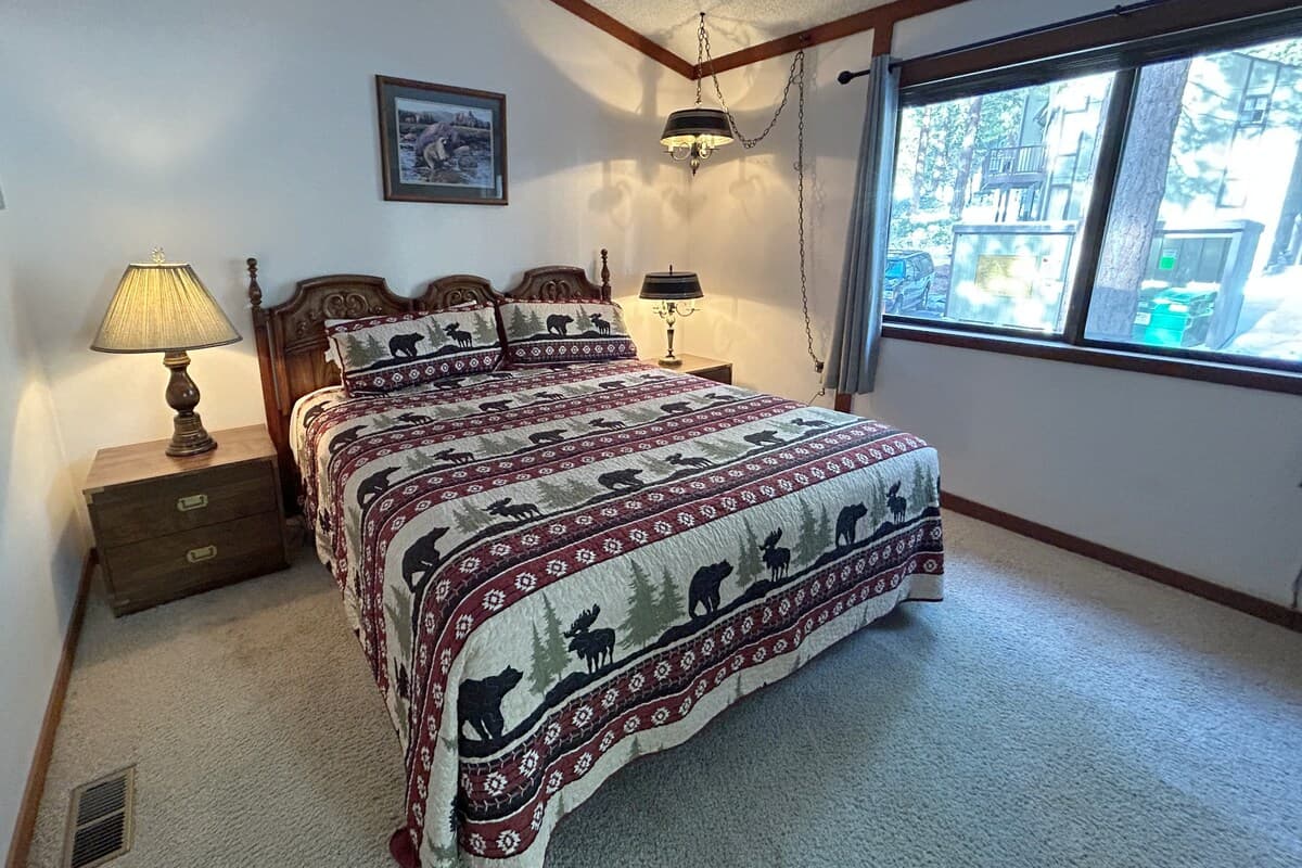 Condo in Incline Village · ★4.38 · 3 bedrooms · 4 beds · 2.5 private baths - Photo 2