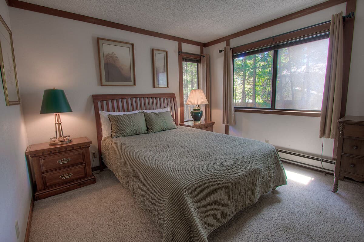 Condo in Incline Village · ★4.38 · 3 bedrooms · 4 beds · 2.5 private baths - Photo 3