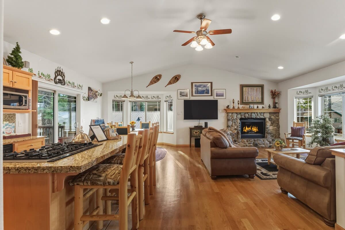 Pine Mountain Paradise Hot Tub & Pool Table - Photo 2
