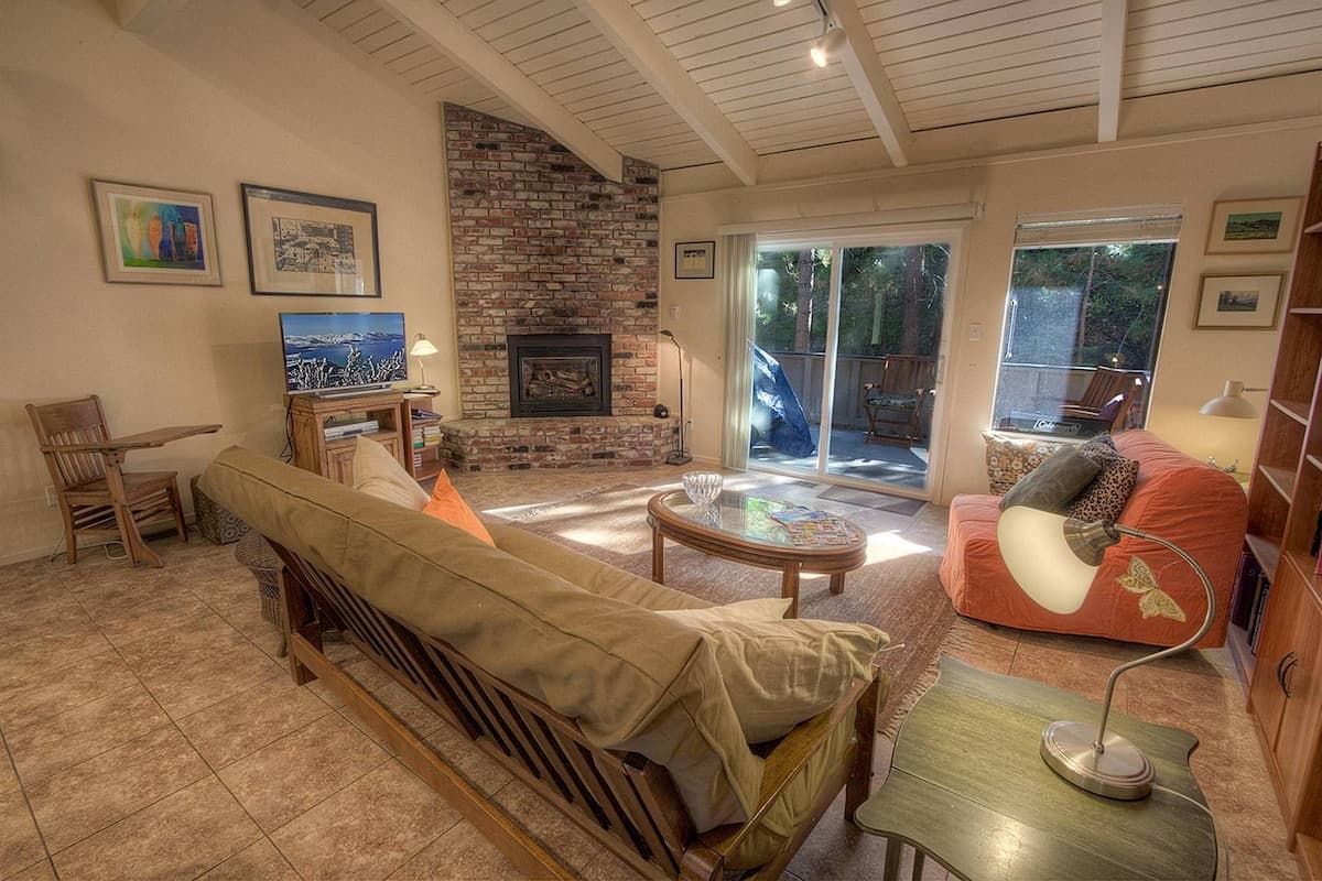 Condo in Incline Village · ★4.28 · 3 bedrooms · 4 beds · 2.5 private baths - Photo 3