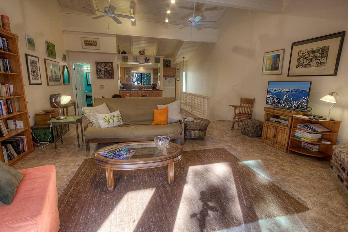 Condo in Incline Village · ★4.28 · 3 bedrooms · 4 beds · 2.5 private baths - Photo 5