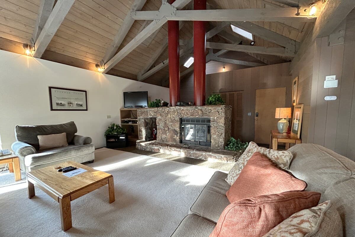 Home in Incline Village · ★4.46 · 3 bedrooms · 4 beds · 3.5 private baths - Photo 5