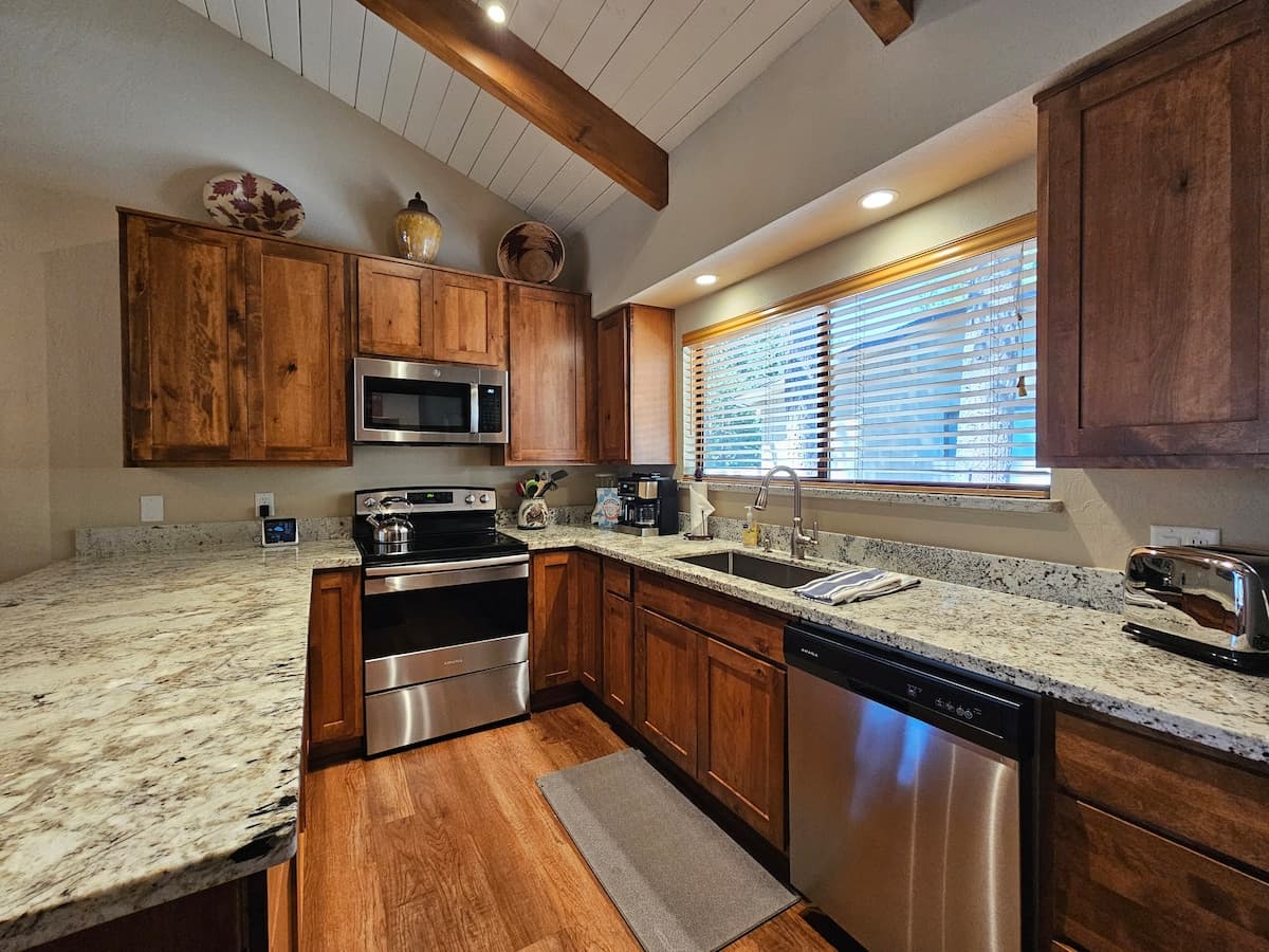 Condo in Incline Village · ★4.92 · 3 bedrooms · 4 beds · 2.5 private baths - Photo 2