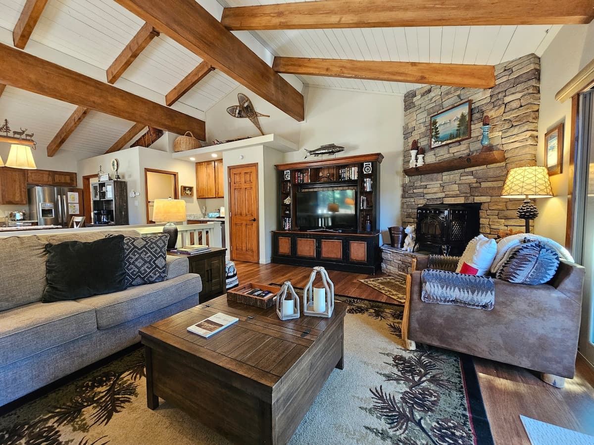Condo in Incline Village · ★4.92 · 3 bedrooms · 4 beds · 2.5 private baths - Photo 1