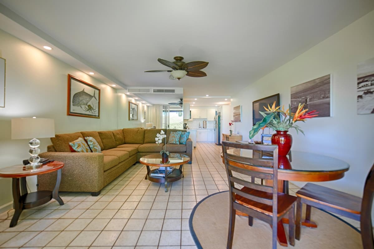 Condo in Lahaina · ★4.78 · 1 bedroom · 2 beds · 2 private baths - Photo 4