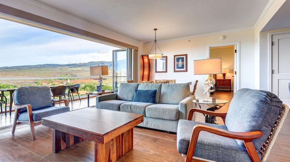 Condo in Lahaina · ★4.65 · 2 bedrooms · 3 beds · 2 baths - Photo 4