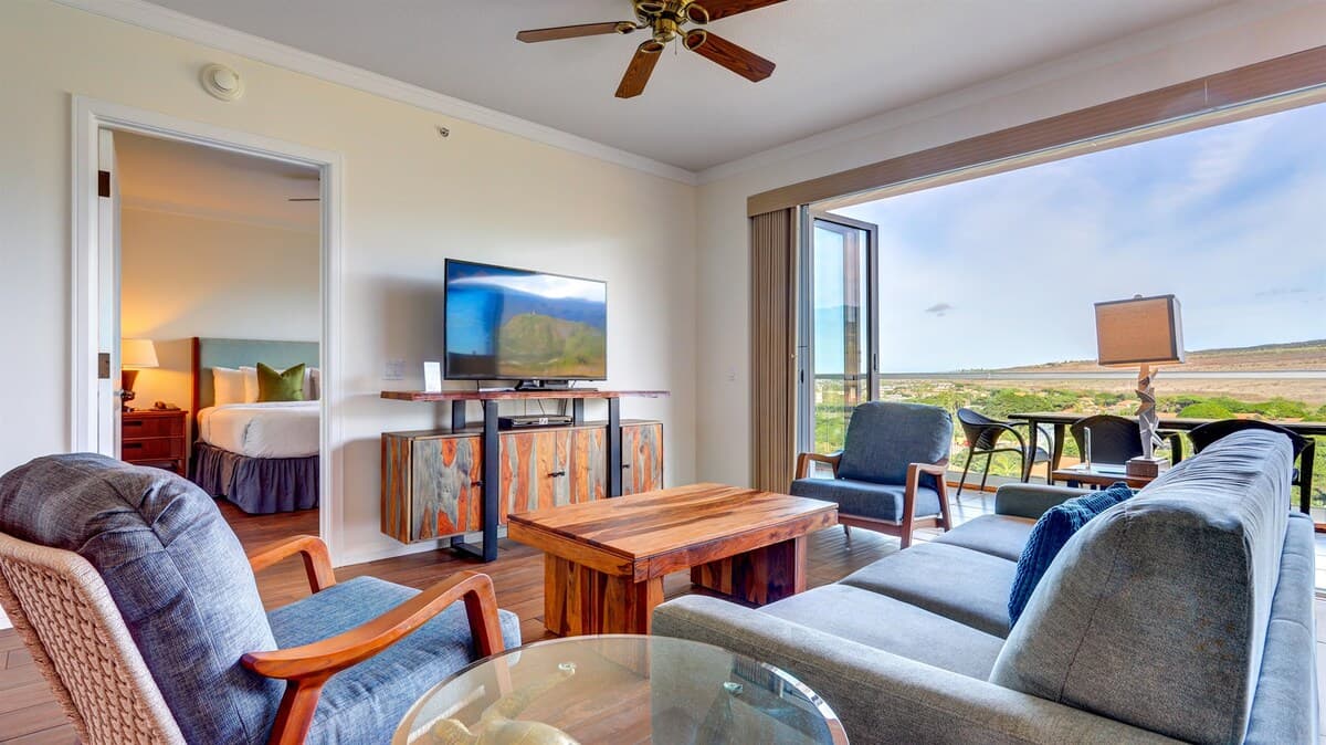 Condo in Lahaina · ★4.65 · 2 bedrooms · 3 beds · 2 baths - Photo 3
