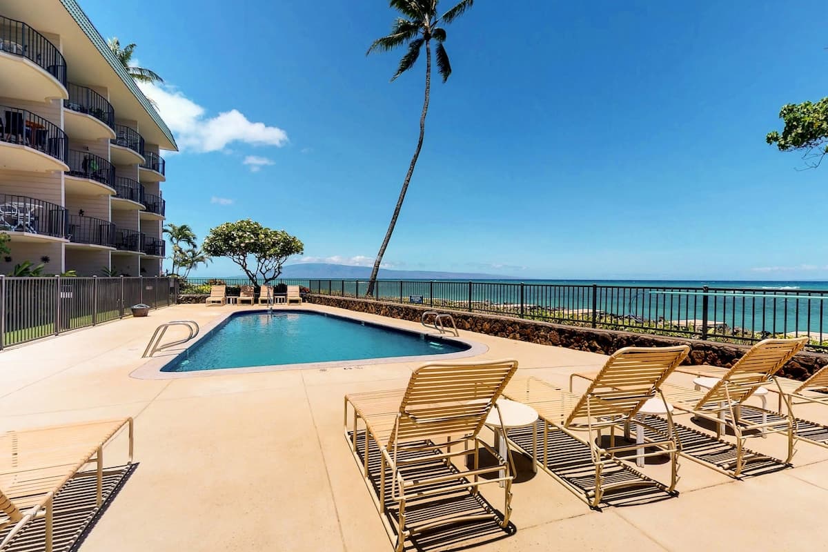 Condo in Lahaina · ★4.59 · 1 bedroom · 1 bed · 1 shared bath - Photo 3
