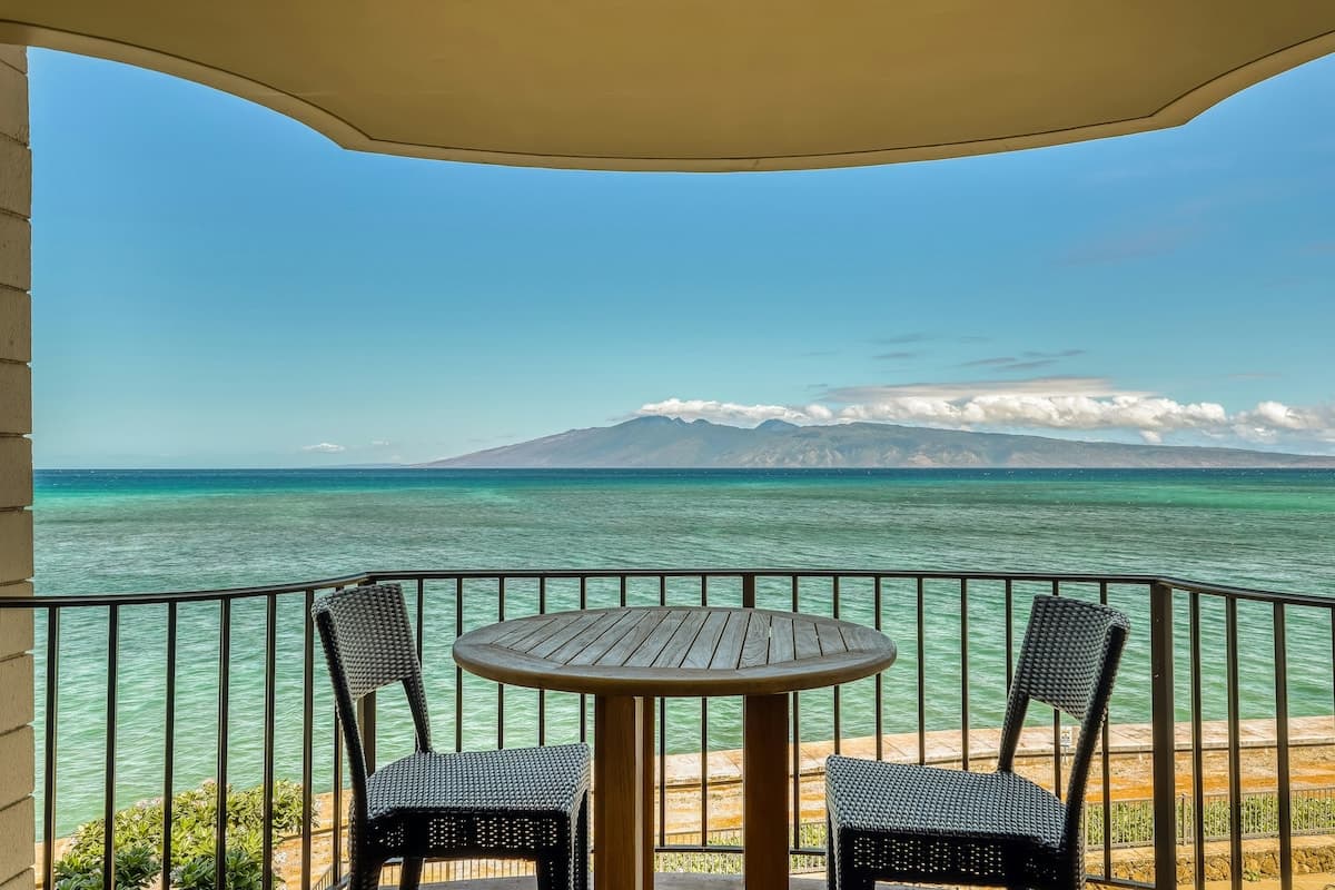 Condo in Lahaina · ★4.59 · 1 bedroom · 1 bed · 1 shared bath - Photo 1