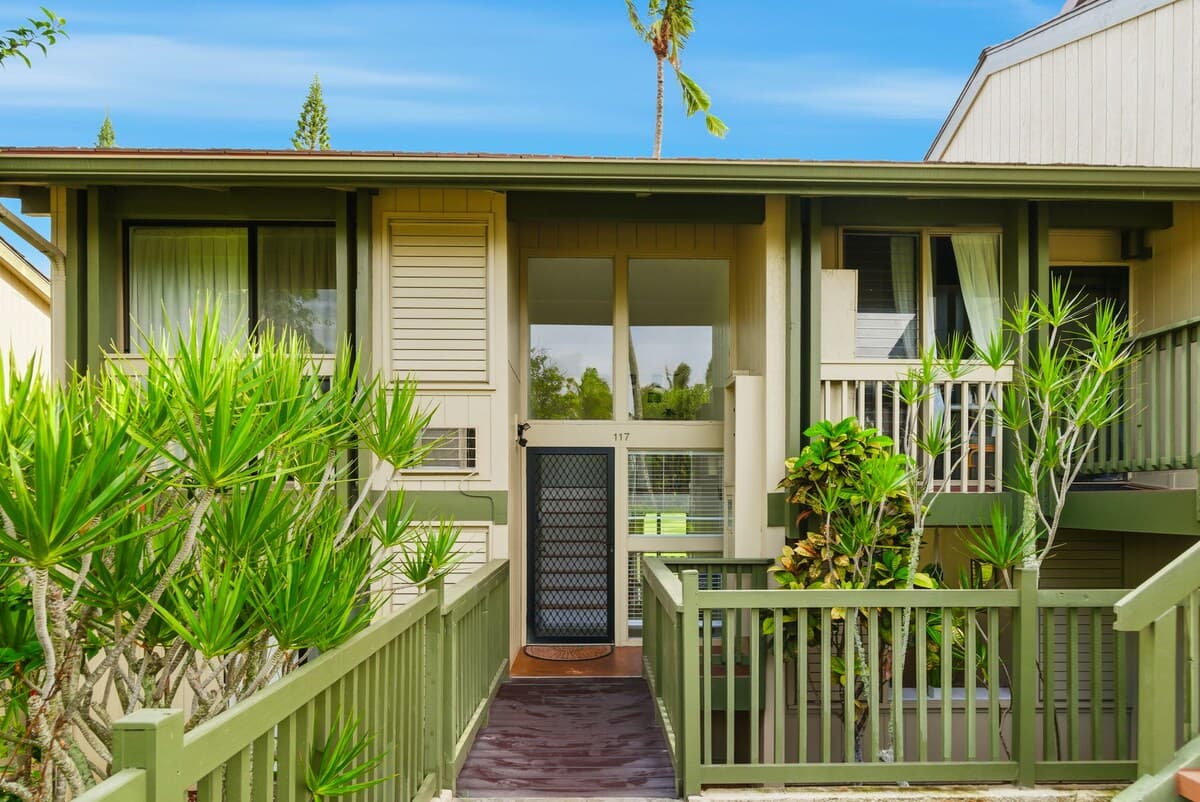 Condo in Kahuku · ★4.65 · 3 bedrooms · 4 beds · 2 shared baths - Photo 4