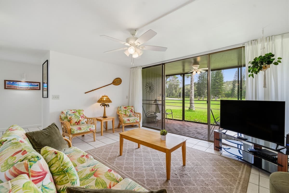 Condo in Kahuku · ★4.65 · 3 bedrooms · 4 beds · 2 shared baths - Photo 1