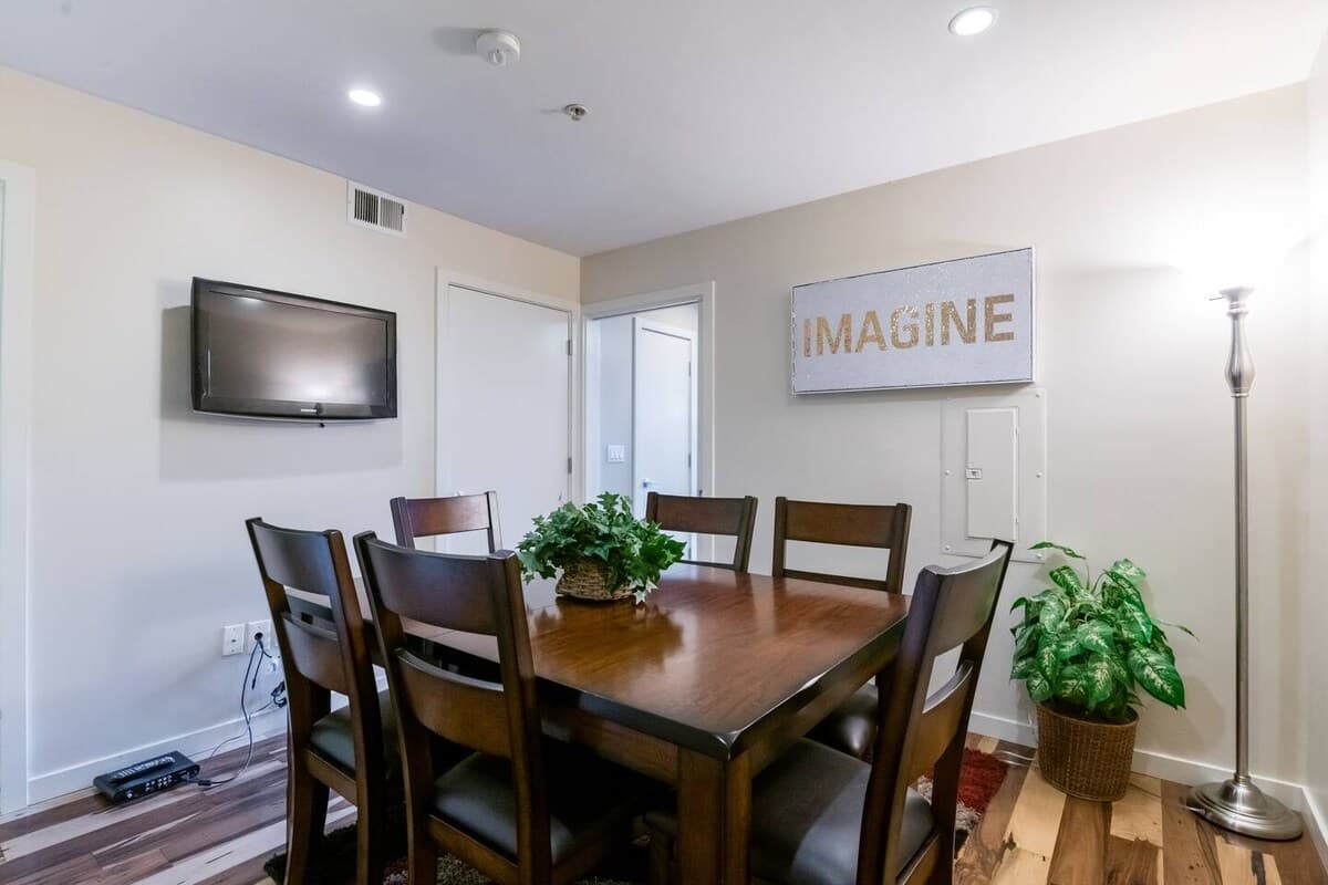 Rare 2-Story Loft w/ Pool & Gym, Downtown San Jose - Photo 3