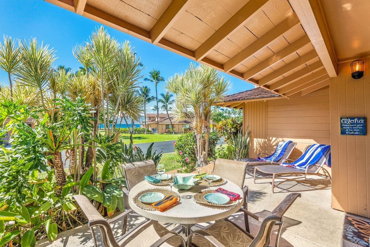 Townhouse in Lahaina · ★4.7 · 1 bedroom · 1 bed · 2 baths - Photo 1