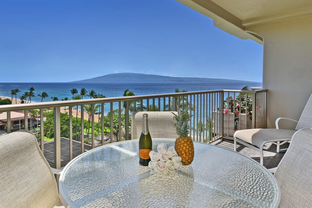 Condo in Lahaina · ★4.79 · 1 bedroom · 2 beds · 1 bath - Photo 1