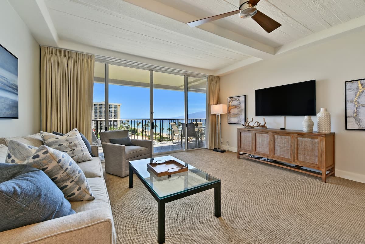 Condo in Lahaina · ★4.79 · 1 bedroom · 2 beds · 1 bath - Photo 2