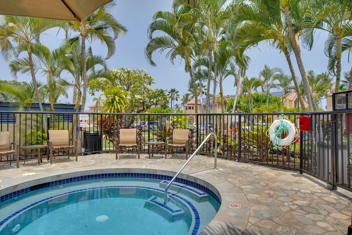 Condo in Kailua-Kona · ★4.85 · 1 bedroom · 1 bed · 1 bath - Photo 1