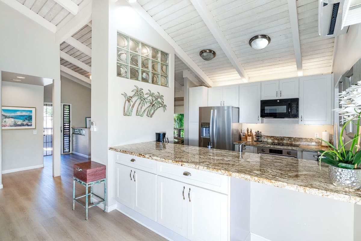 Condo in Wailea · ★4.64 · 2 bedrooms · 3 beds · 2.5 baths - Photo 3
