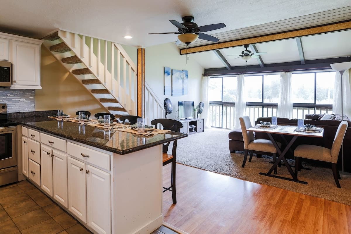Condo in Kahuku · ★4.45 · 2 bedrooms · 4 beds · 1.5 private baths - Photo 3