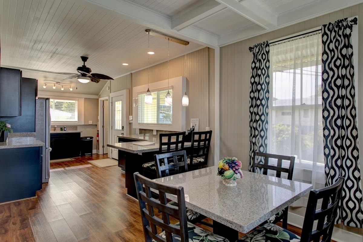 Home in Pepeekeo · ★4.45 · 2 bedrooms · 2 beds · 1.5 baths - Photo 4