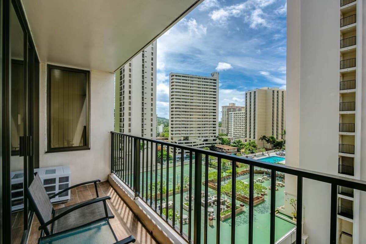Condo in Honolulu · ★4.75 · 1 bedroom · 4 beds · 1 private bath - Photo 1