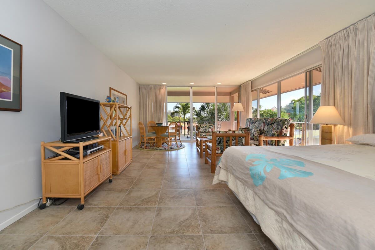 Top Floor, Corner Unit, Pool View, Kaanapali Beach - Photo 5