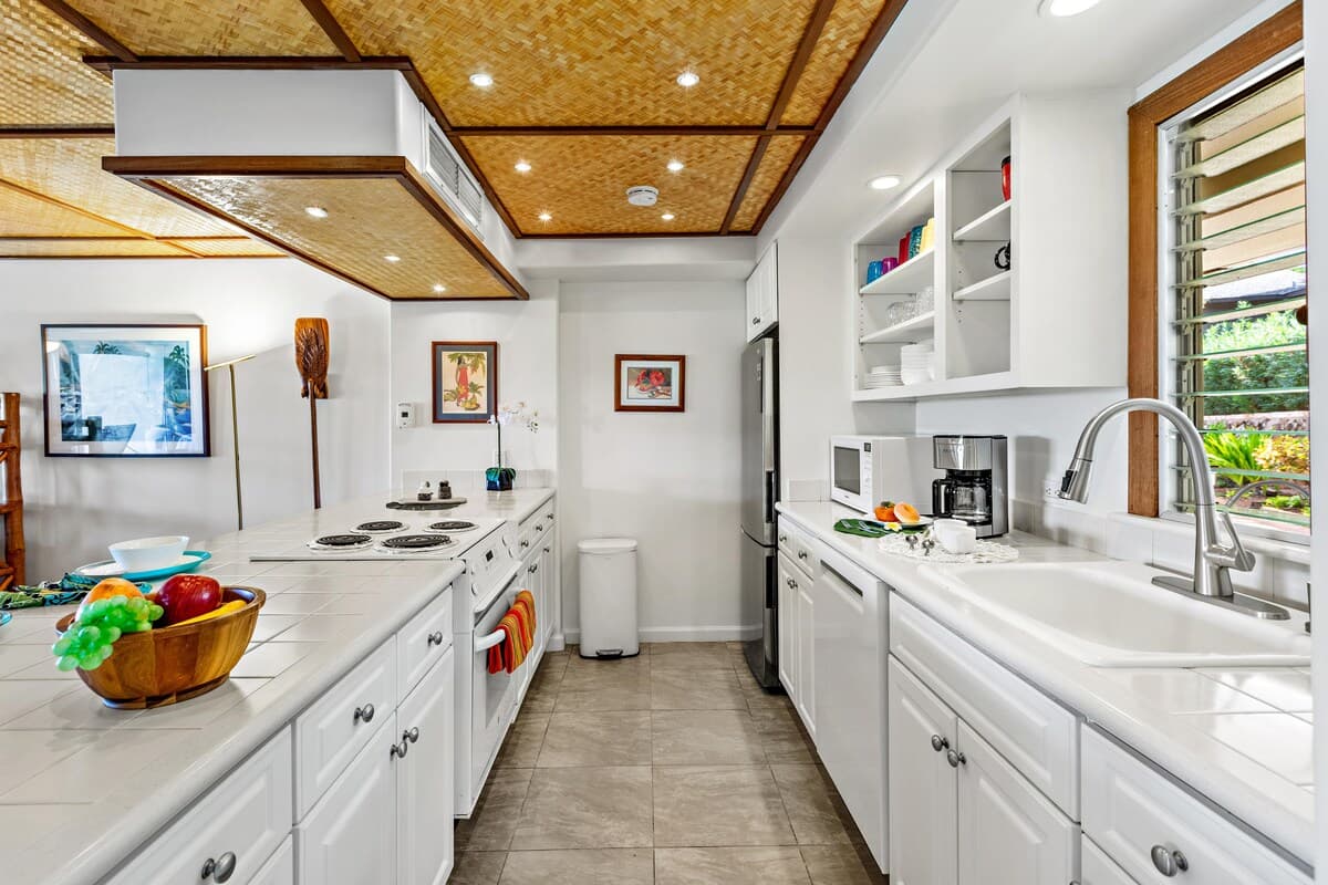 Condo in Kaanapali · ★4.69 · 1 bedroom · 2 beds · 1 bath - Photo 4