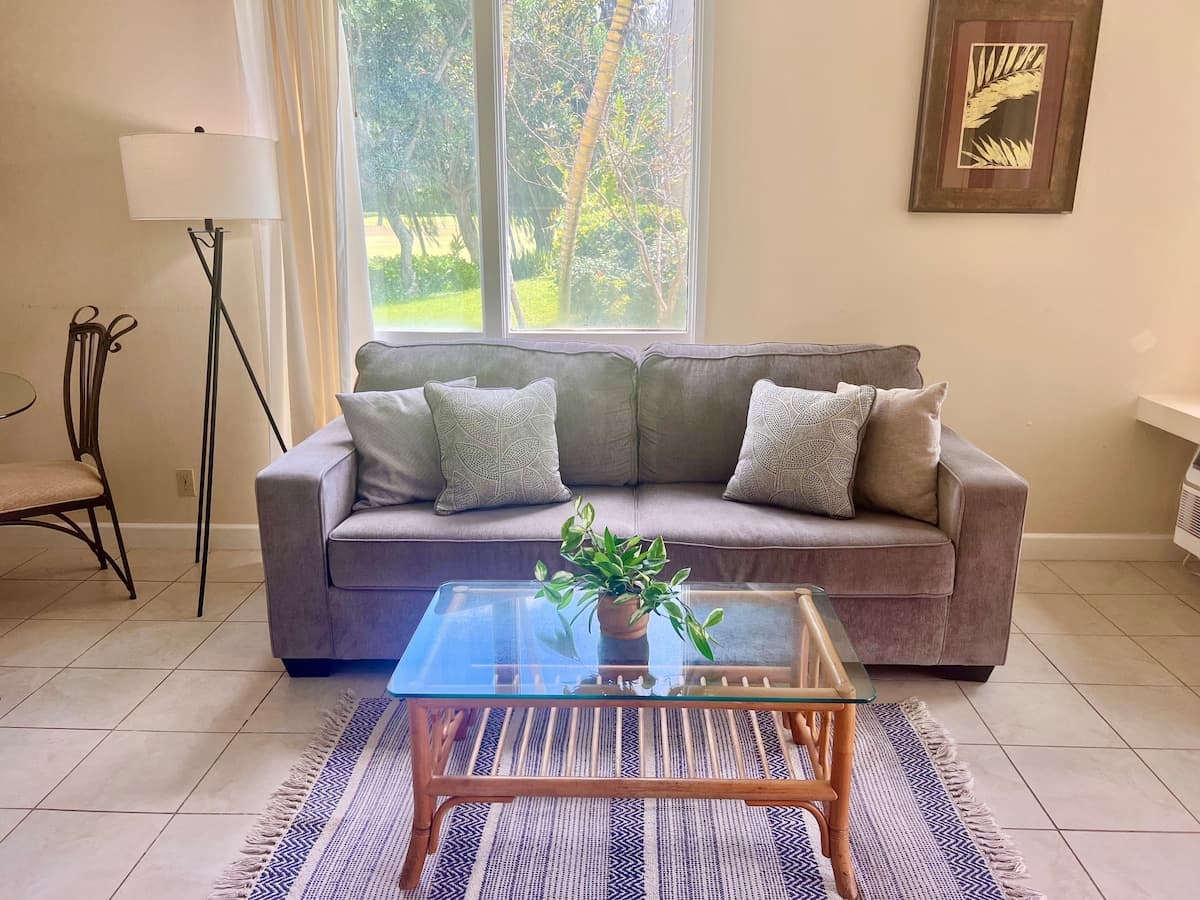 Condo in Kahuku · ★4.71 · 1 bedroom · 2 beds · 1 shared bath - Photo 5