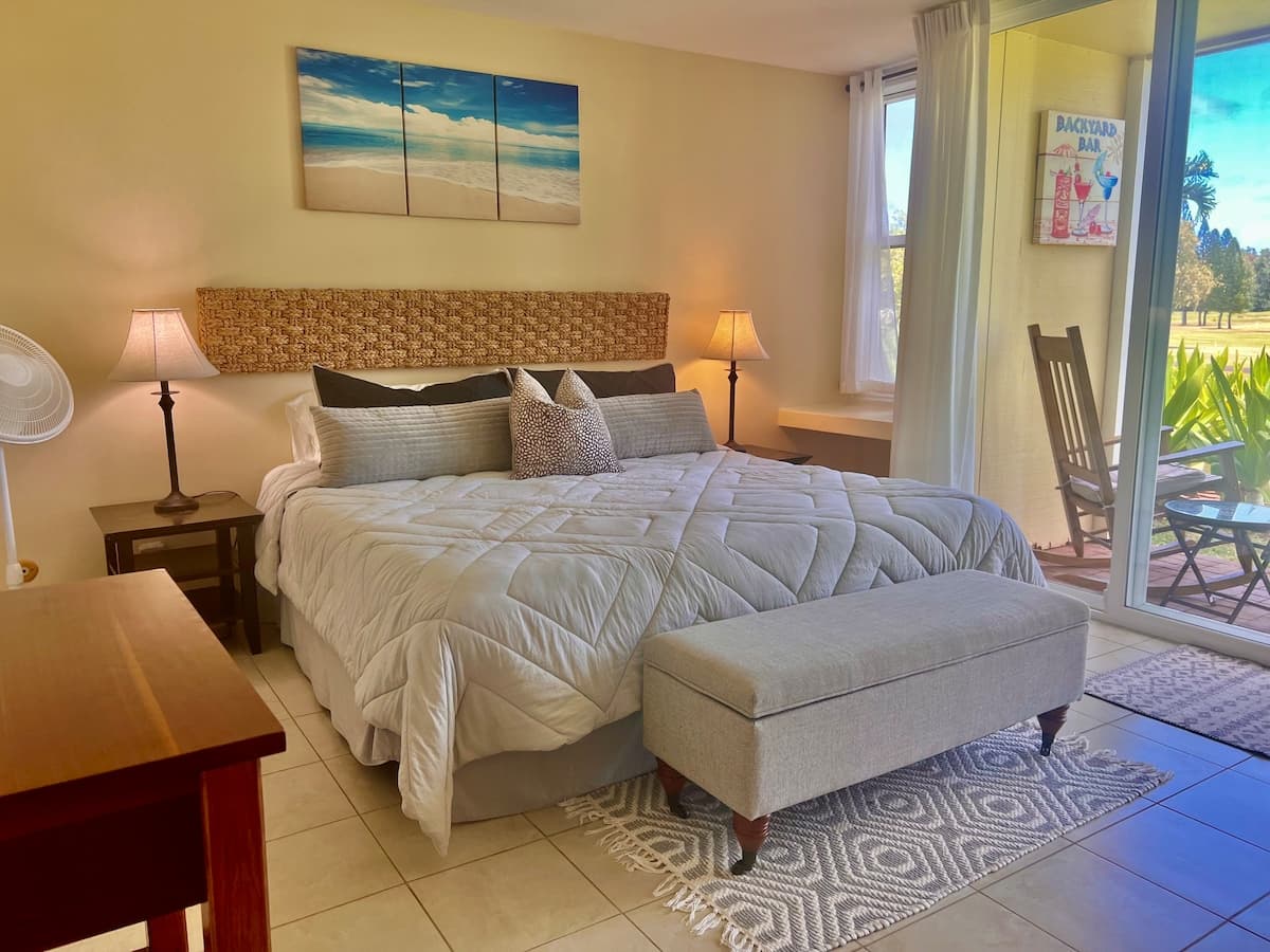 Condo in Kahuku · ★4.71 · 1 bedroom · 2 beds · 1 shared bath - Photo 2