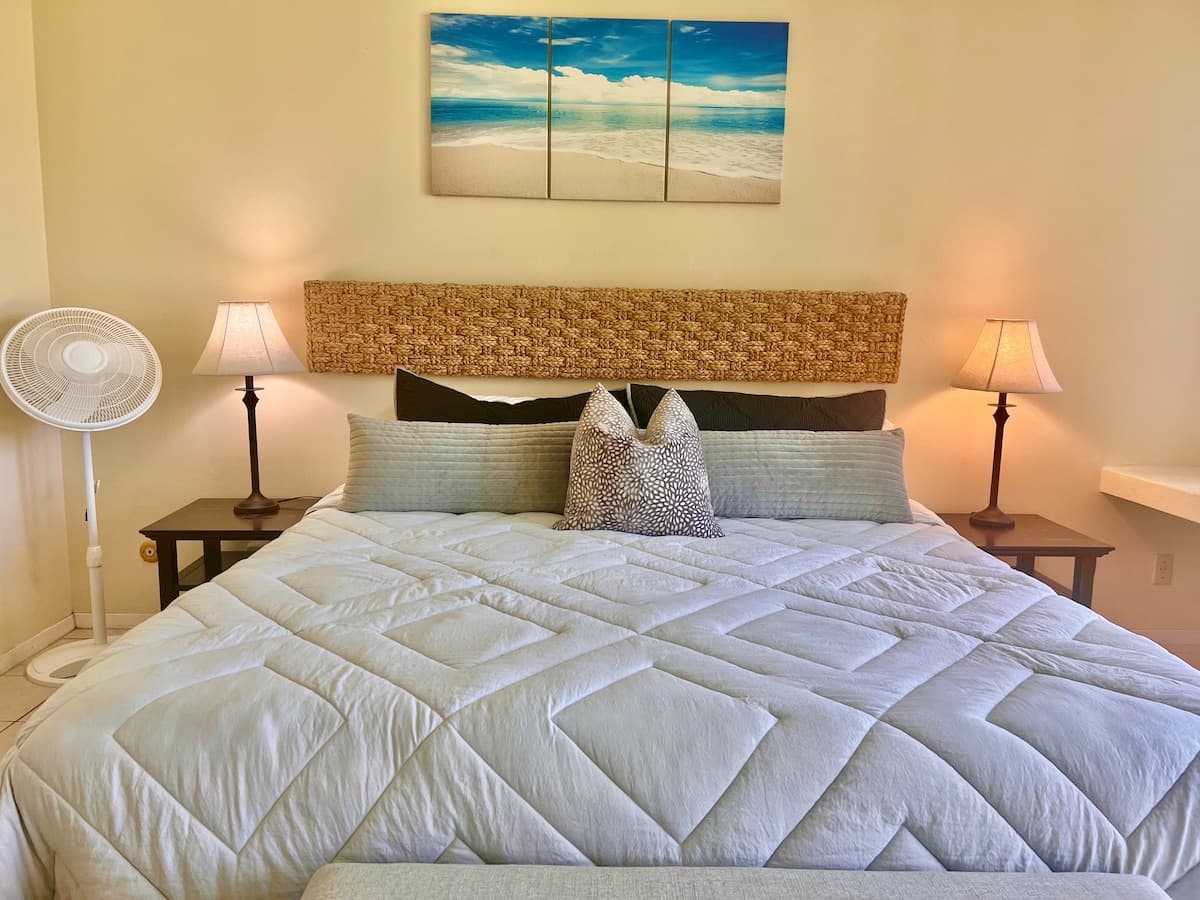 Condo in Kahuku · ★4.71 · 1 bedroom · 2 beds · 1 shared bath - Photo 1