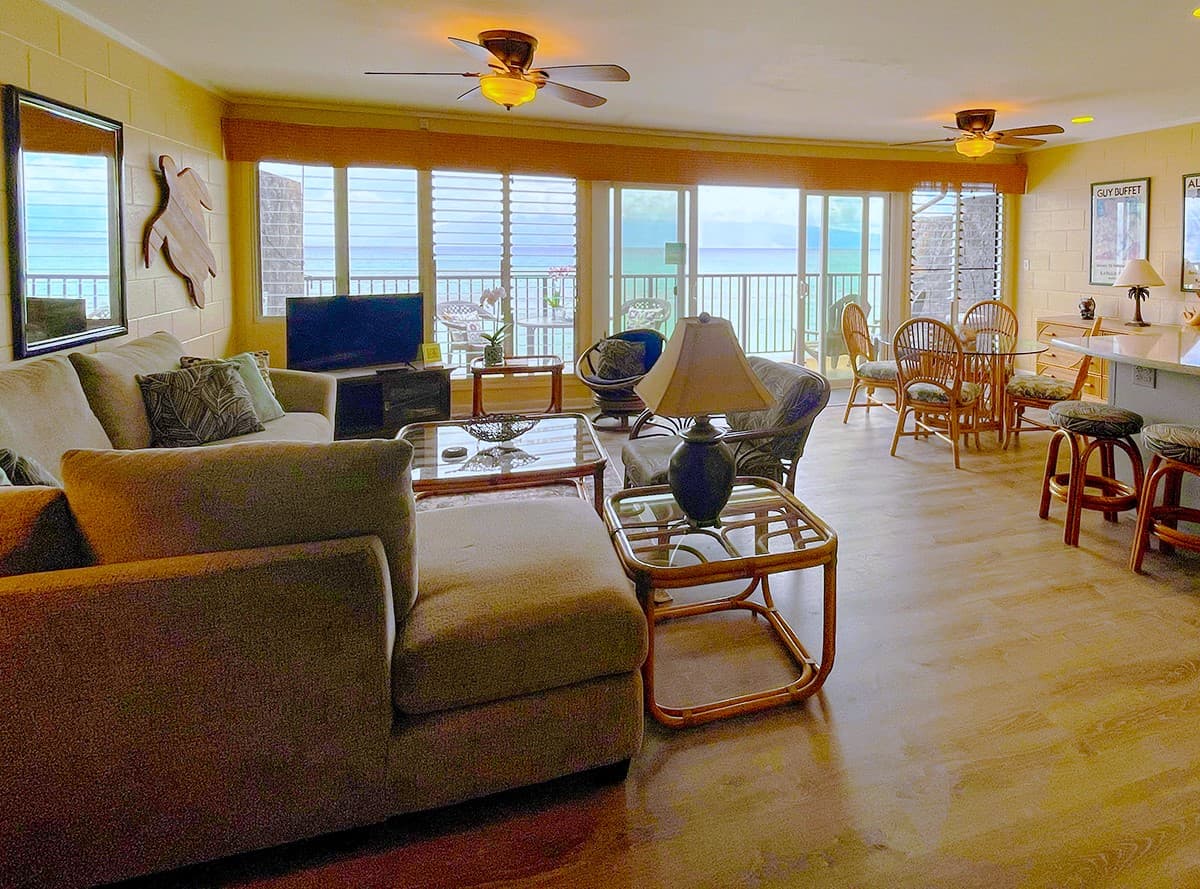 Condo in Lahaina · ★4.84 · 2 bedrooms · 4 beds · 1 bath - Photo 3