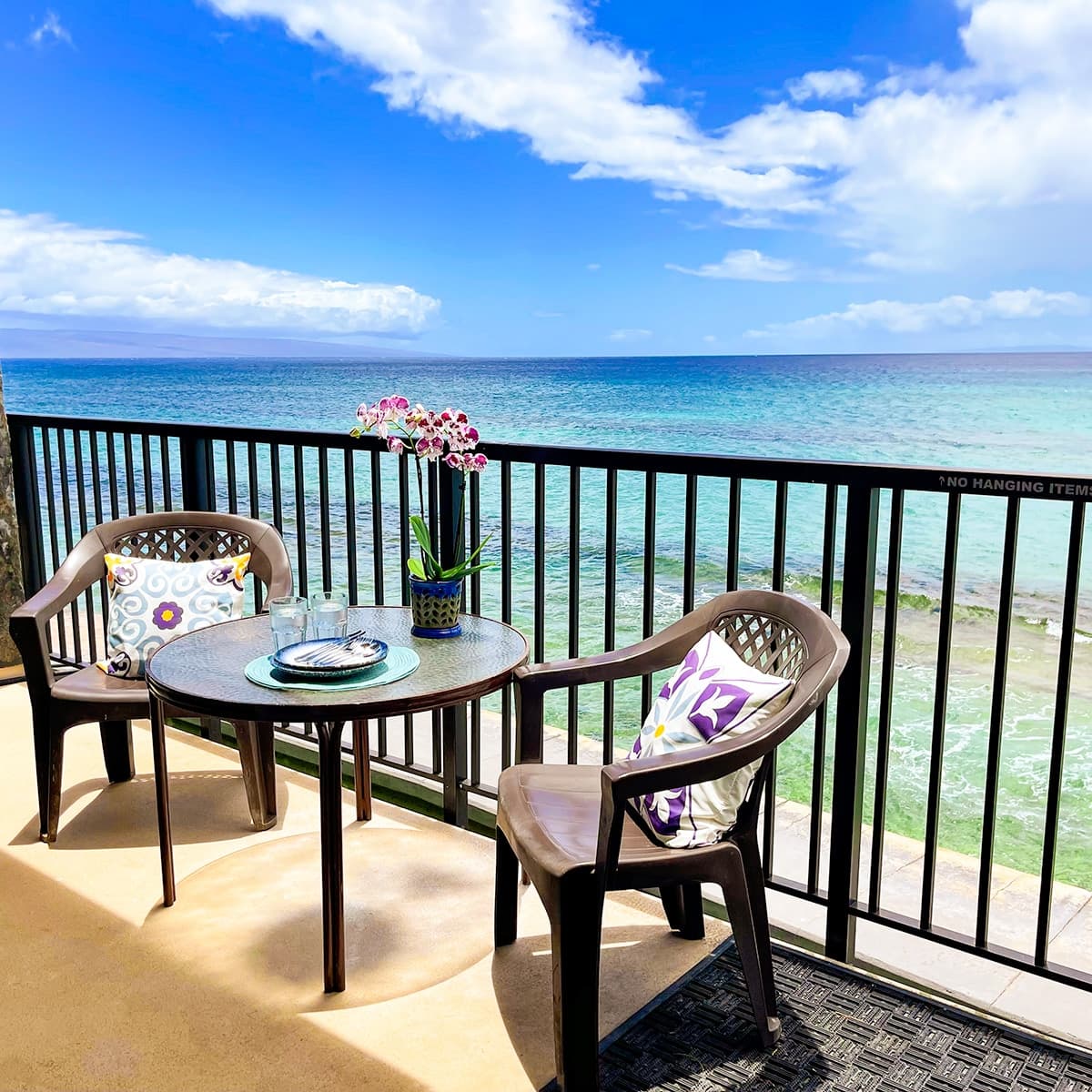Condo in Lahaina · ★4.84 · 2 bedrooms · 4 beds · 1 bath - Photo 1