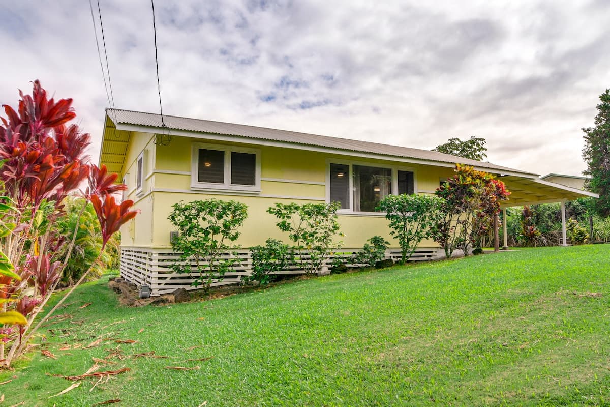 Home in Hilo · ★4.66 · 3 bedrooms · 3 beds · 2 shared baths - Photo 1