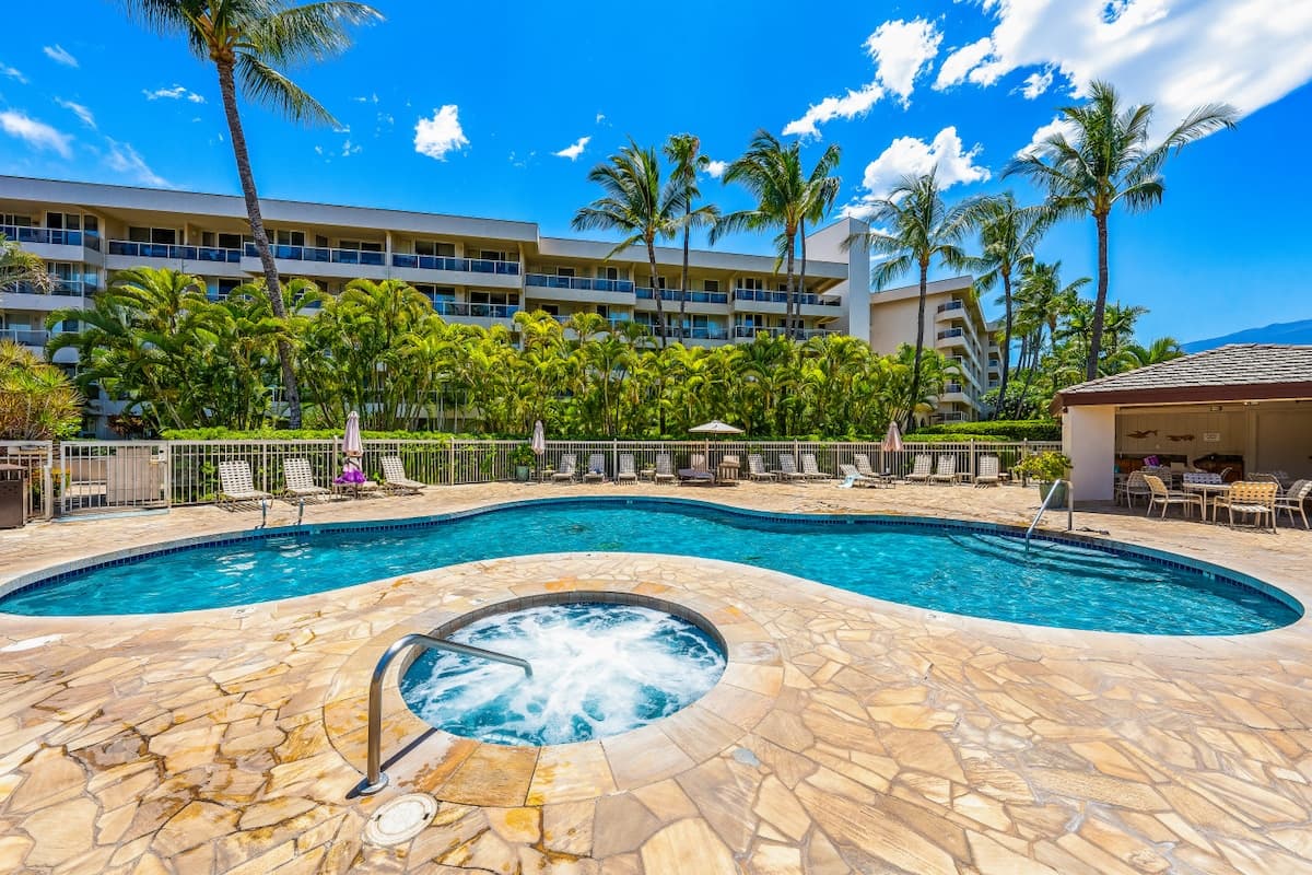 Condo in Kihei · ★4.96 · 1 bedroom · 2 beds · 1 private bath - Photo 4