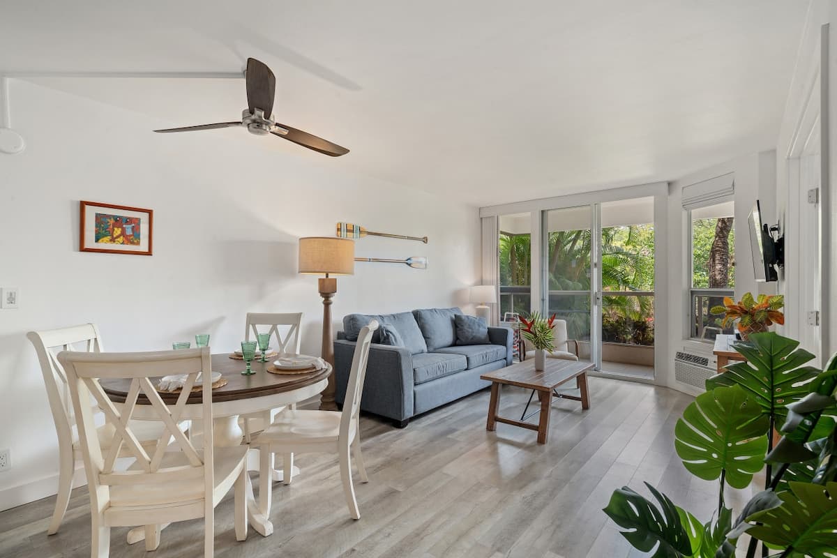 Condo in Kihei · ★4.96 · 1 bedroom · 2 beds · 1 private bath - Photo 5