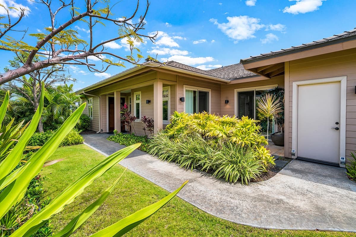 Home in Waimea · ★4.82 · 3 bedrooms · 4 beds · 2.5 baths - Photo 4