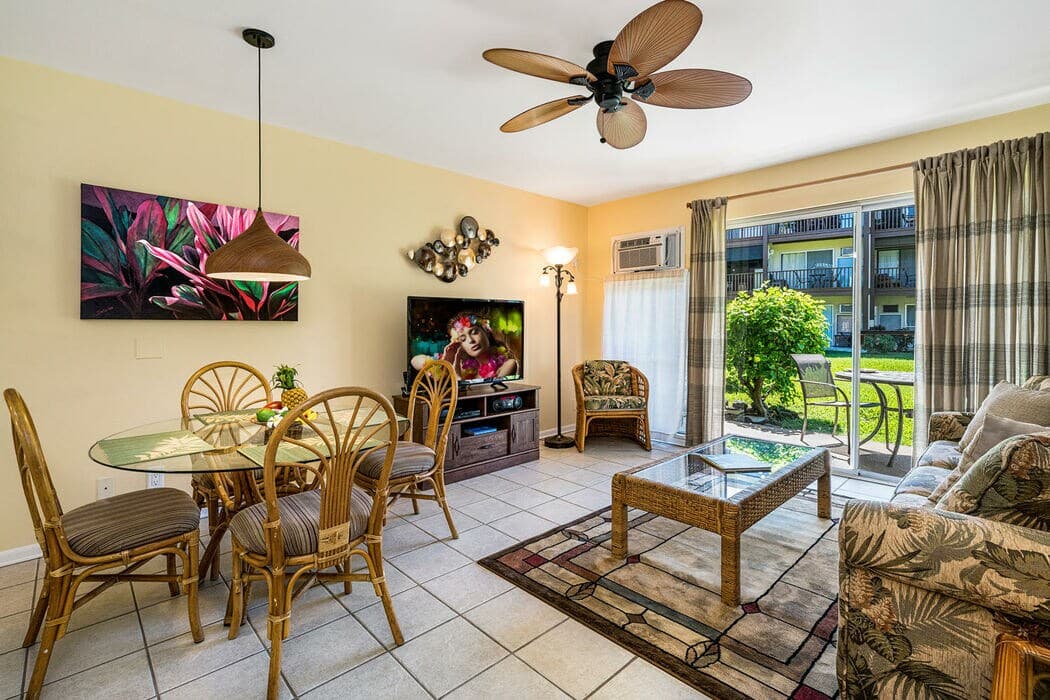 Condo in Kailua-Kona · ★4.71 · 1 bedroom · 2 beds · 1 private bath - Photo 2