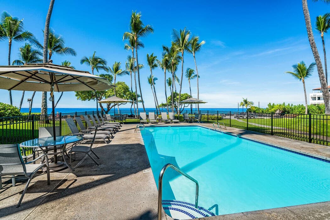 Condo in Kailua-Kona · ★4.71 · 1 bedroom · 2 beds · 1 private bath - Photo 5