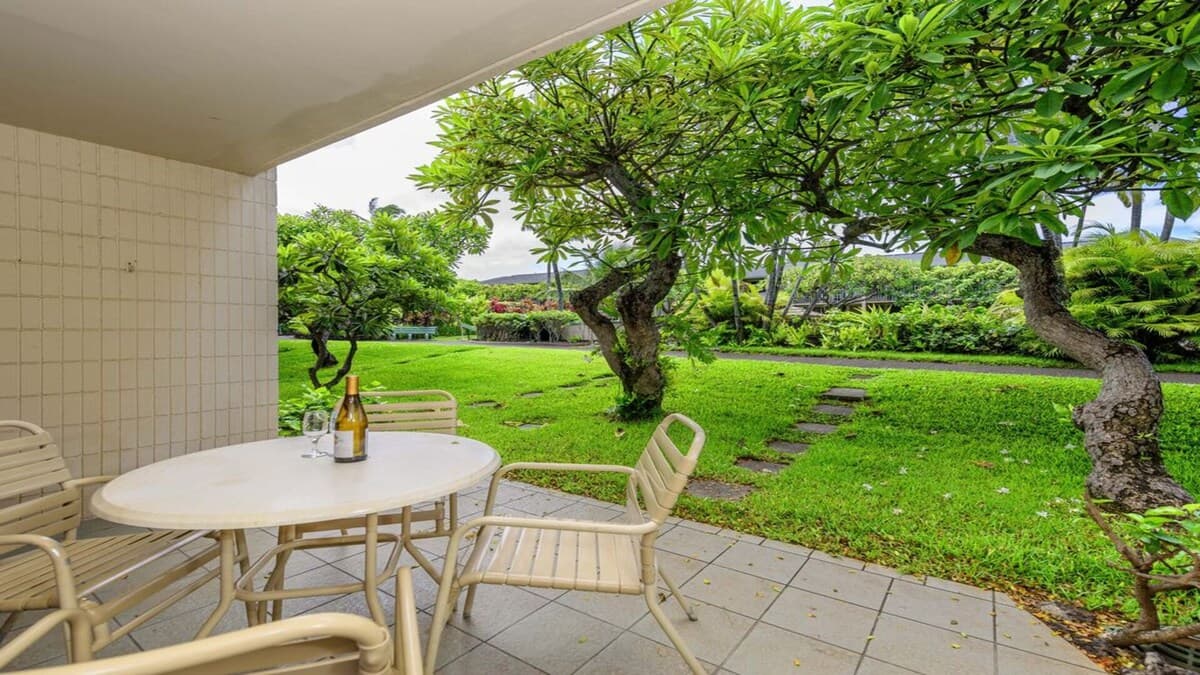 Condo in Lahaina · ★4.4 · 1 bedroom · 2 beds · 1 bath - Photo 1