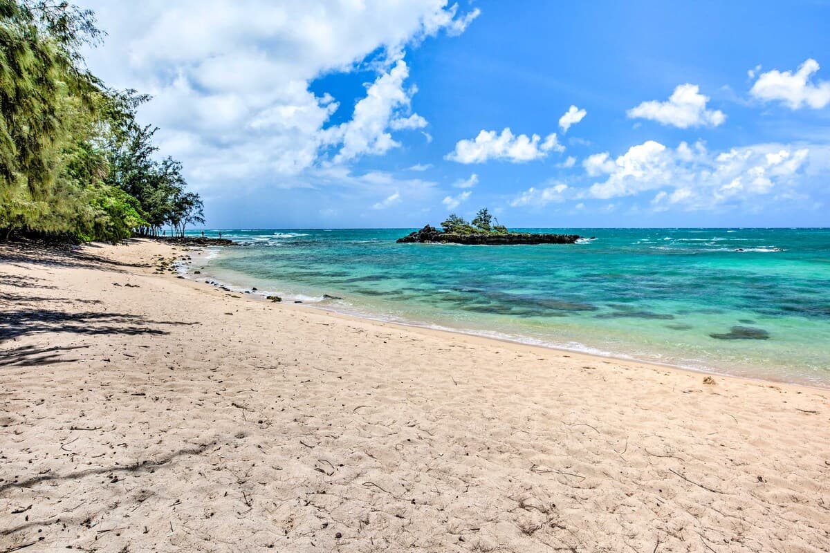 Condo in Kahuku · ★4.69 · 1 bedroom · 2 beds · 1 private bath - Photo 2