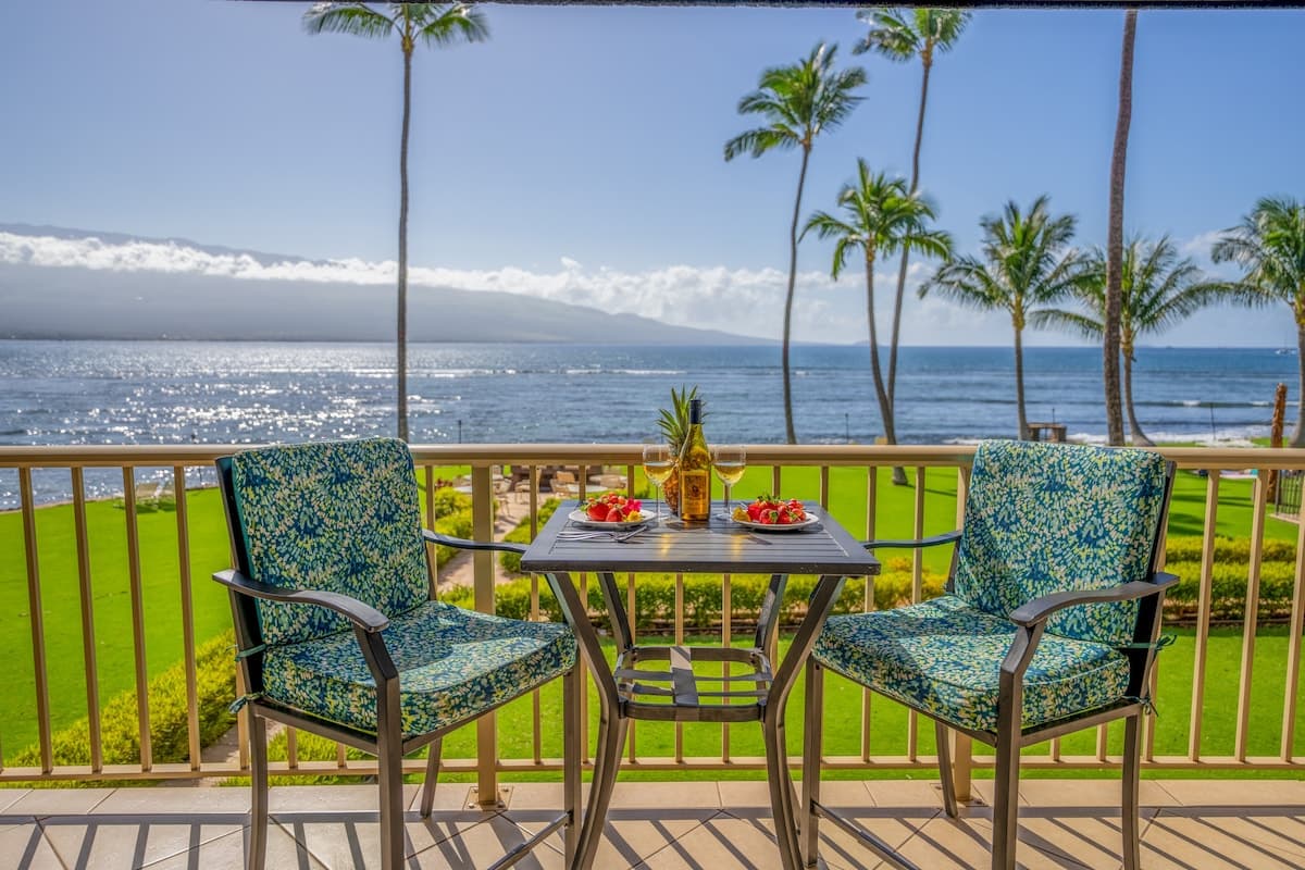 Condo in Wailuku · ★4.85 · 1 bedroom · 2 beds · 1 bath - Photo 3