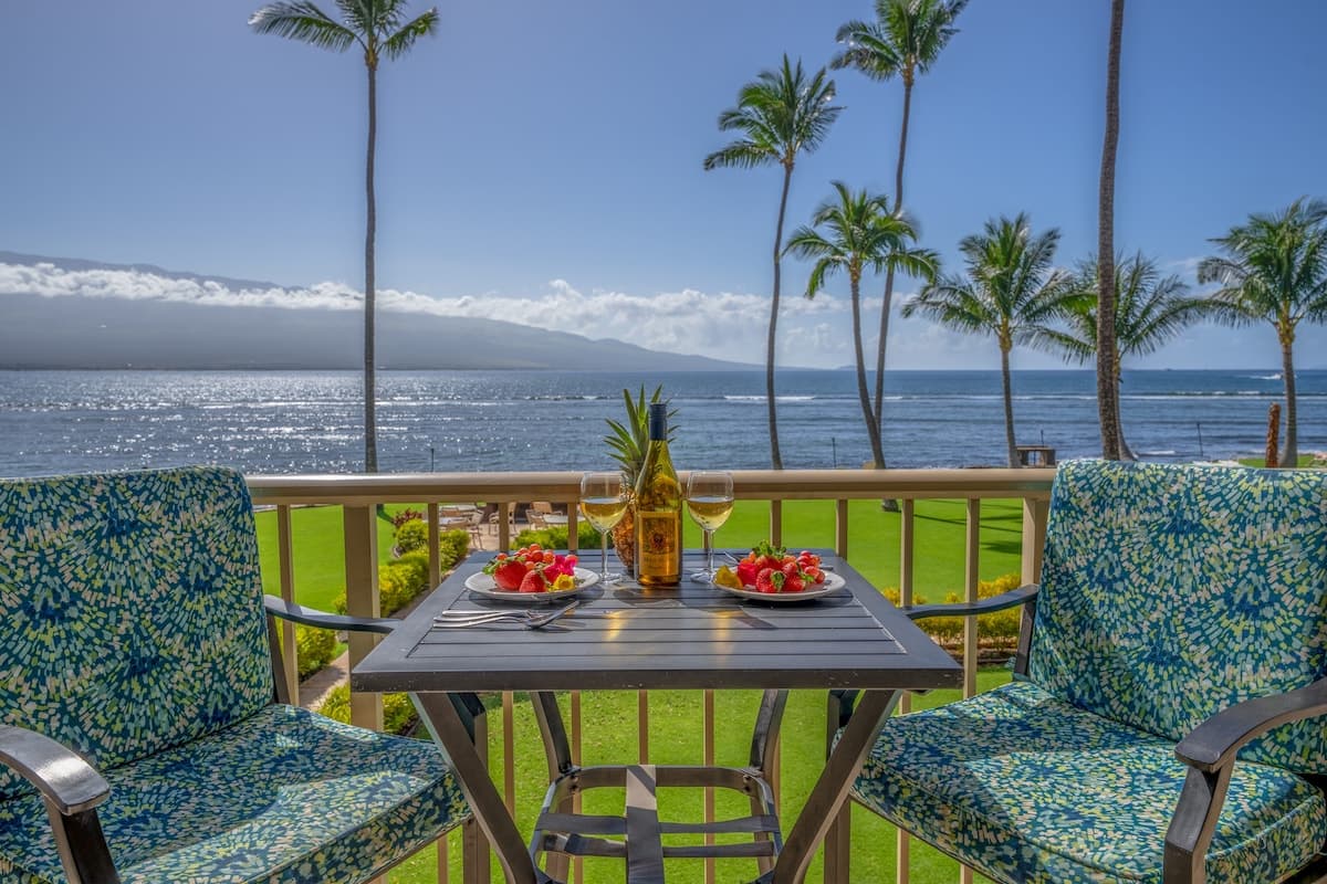 Condo in Wailuku · ★4.85 · 1 bedroom · 2 beds · 1 bath - Photo 1