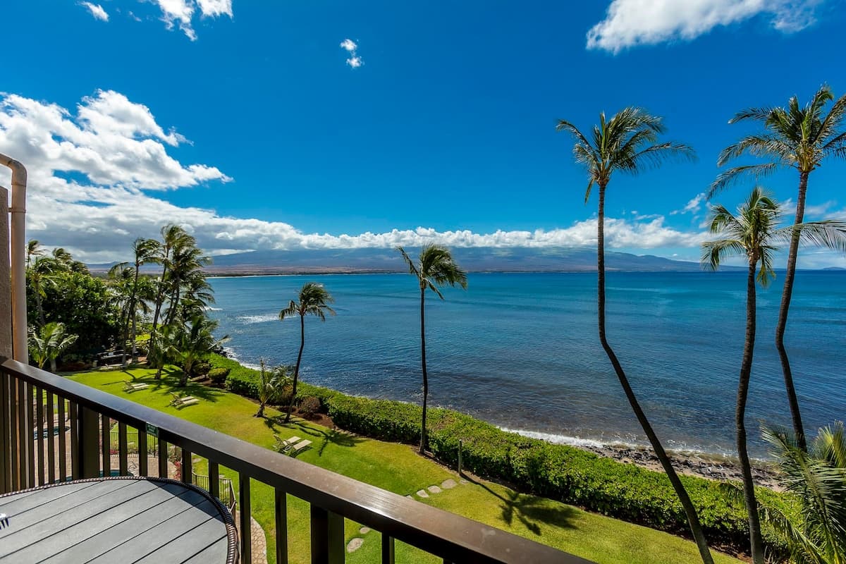Condo in Wailuku · ★4.41 · 2 bedrooms · 2 beds · 2 shared baths - Photo 1