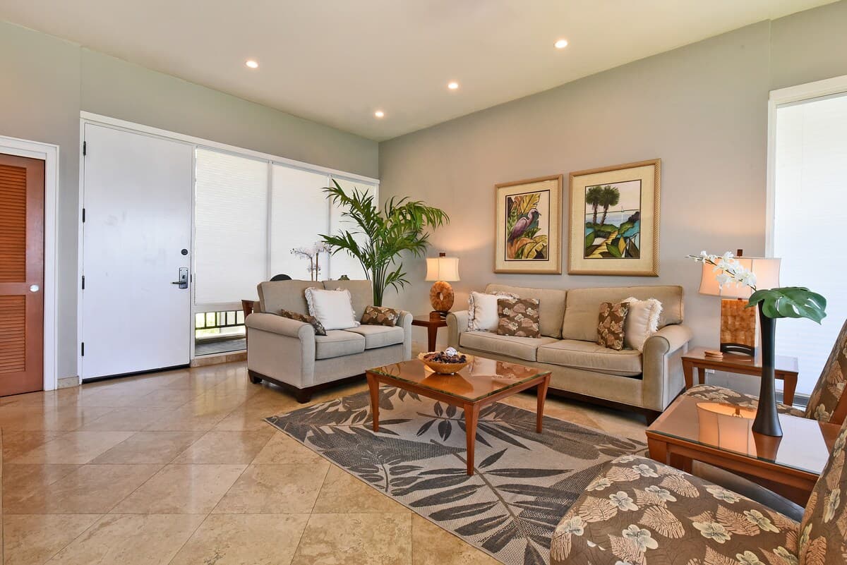 Condo in Lahaina · ★4.71 · 1 bedroom · 2 beds · 1 bath - Photo 4