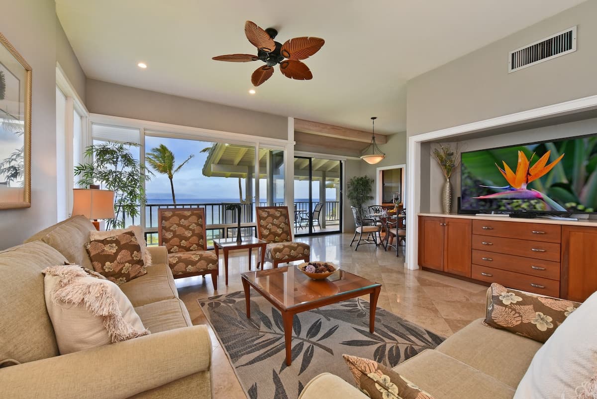 Condo in Lahaina · ★4.71 · 1 bedroom · 2 beds · 1 bath - Photo 2