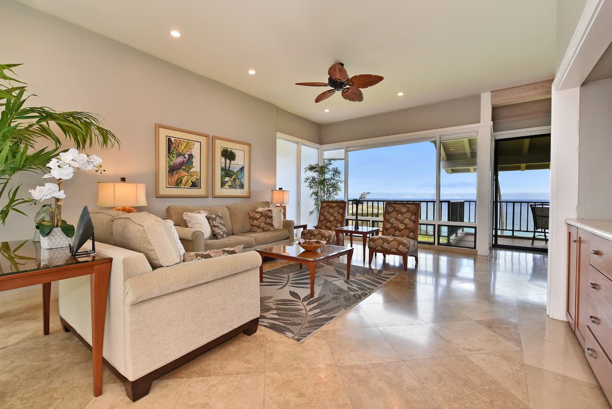 Condo in Lahaina · ★4.71 · 1 bedroom · 2 beds · 1 bath - Photo 3